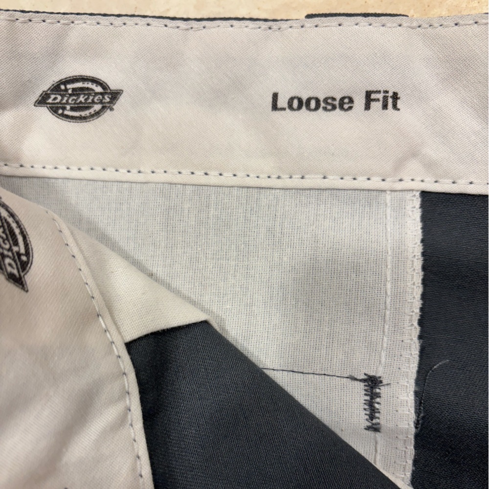 Dickie’s Grey Loose Fit Shorts - Picture 3 of 4